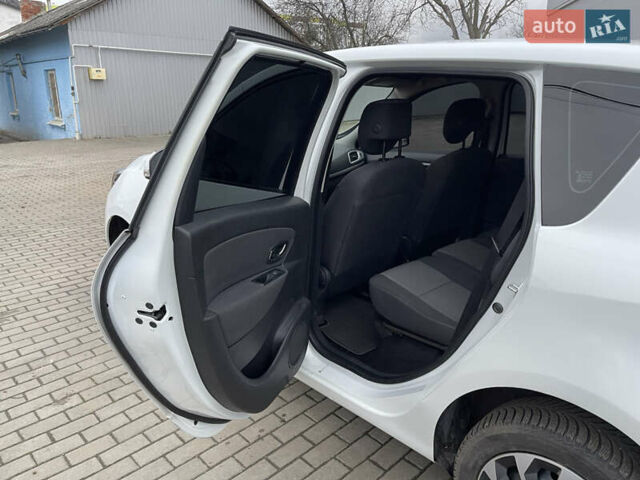 Білий Рено Сценік, об'ємом двигуна 1.46 л та пробігом 349 тис. км за 9999 $, фото 21 на Automoto.ua