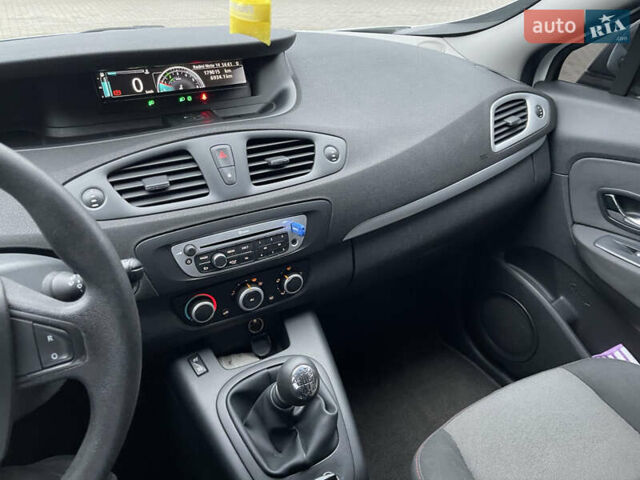 Білий Рено Сценік, об'ємом двигуна 1.46 л та пробігом 349 тис. км за 9999 $, фото 34 на Automoto.ua