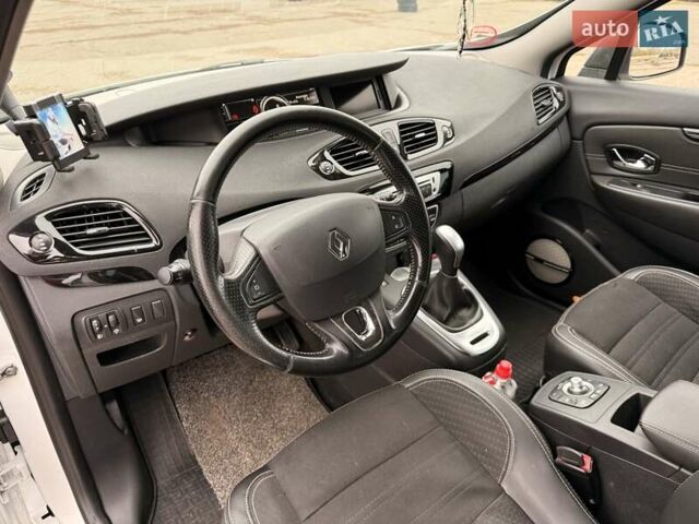 Білий Рено Сценік, об'ємом двигуна 1.5 л та пробігом 208 тис. км за 10500 $, фото 10 на Automoto.ua