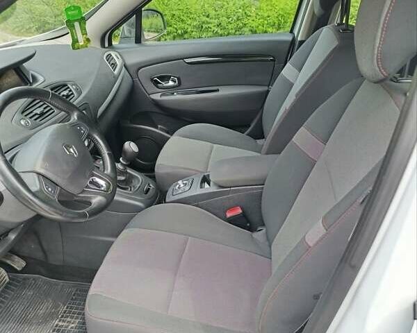 Белый Рено Сценик, объемом двигателя 1.46 л и пробегом 258 тыс. км за 8700 $, фото 6 на Automoto.ua