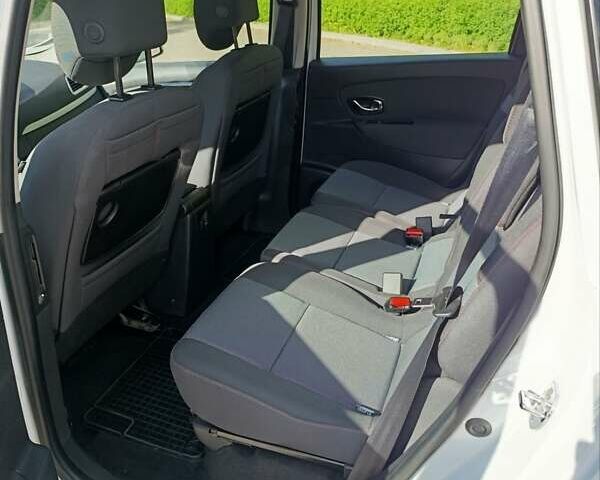 Белый Рено Сценик, объемом двигателя 1.46 л и пробегом 258 тыс. км за 8700 $, фото 10 на Automoto.ua