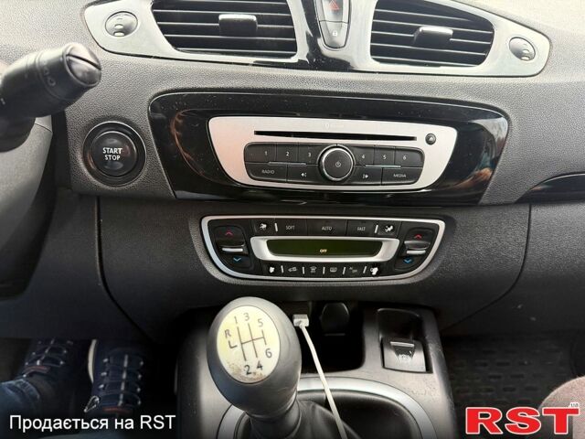 Белый Рено Сценик, объемом двигателя 1.5 л и пробегом 265 тыс. км за 6800 $, фото 13 на Automoto.ua