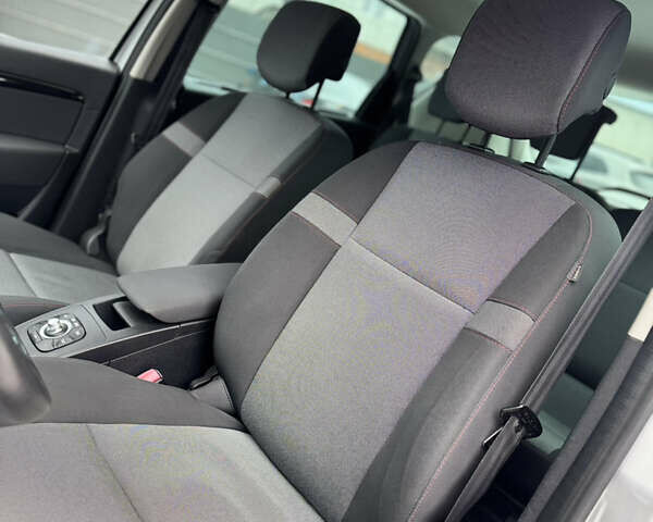 Белый Рено Сценик, объемом двигателя 1.46 л и пробегом 198 тыс. км за 9200 $, фото 60 на Automoto.ua