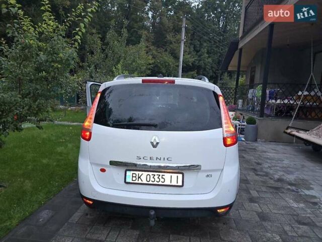 Рено Сценик 2014 в Ровно на Automoto.ua Белый Рено Сценик, объемом двигателя 1.5 л и пробегом 220 тыс. км за 11800 $, фото 3 на Automoto.ua