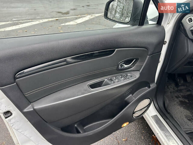 Білий Рено Сценік, об'ємом двигуна 1.46 л та пробігом 265 тис. км за 6550 $, фото 26 на Automoto.ua