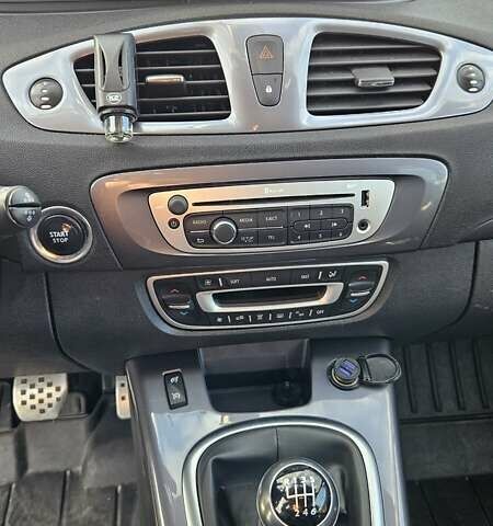 Білий Рено Сценік, об'ємом двигуна 1.6 л та пробігом 122 тис. км за 9800 $, фото 14 на Automoto.ua