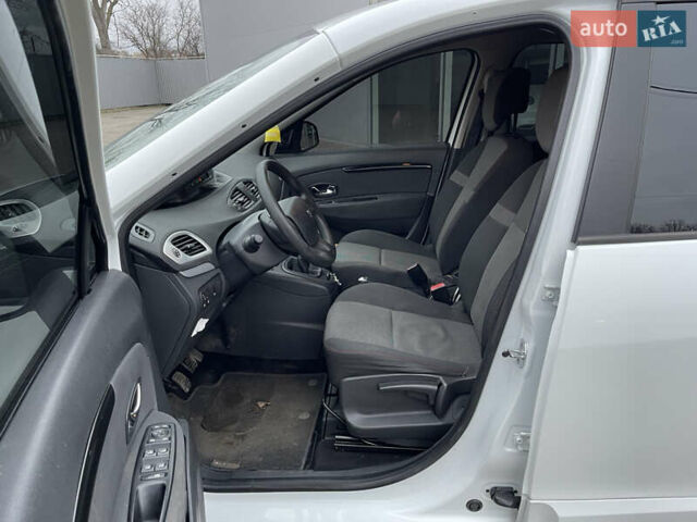 Білий Рено Сценік, об'ємом двигуна 1.46 л та пробігом 349 тис. км за 9999 $, фото 18 на Automoto.ua