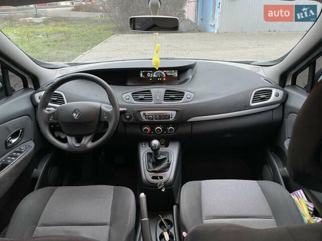 Білий Рено Сценік, об'ємом двигуна 1.46 л та пробігом 349 тис. км за 9999 $, фото 31 на Automoto.ua