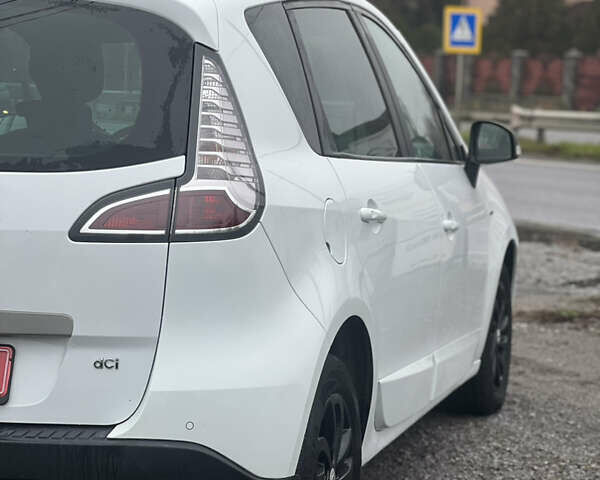 Білий Рено Сценік, об'ємом двигуна 1.46 л та пробігом 221 тис. км за 9700 $, фото 8 на Automoto.ua
