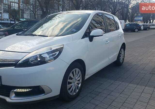 Рено Сценик 2014 в Ровно на Automoto.ua Белый Рено Сценик, объемом двигателя 1.5 л и пробегом 244 тыс. км за 8400 $, фото 2 на Automoto.ua