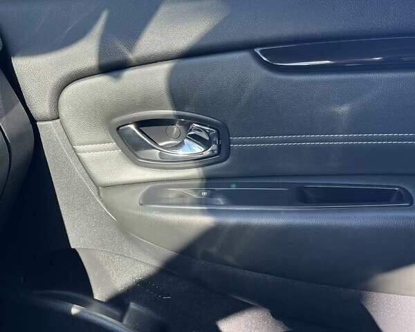 Білий Рено Сценік, об'ємом двигуна 2 л та пробігом 213 тис. км за 13200 $, фото 2 на Automoto.ua