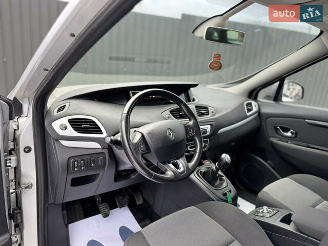 Белый Рено Сценик, объемом двигателя 1.46 л и пробегом 198 тыс. км за 9200 $, фото 46 на Automoto.ua