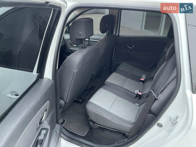 Білий Рено Сценік, об'ємом двигуна 1.46 л та пробігом 349 тис. км за 9999 $, фото 22 на Automoto.ua