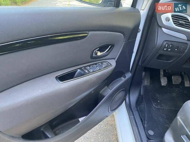 Білий Рено Сценік, об'ємом двигуна 1.46 л та пробігом 235 тис. км за 7600 $, фото 9 на Automoto.ua