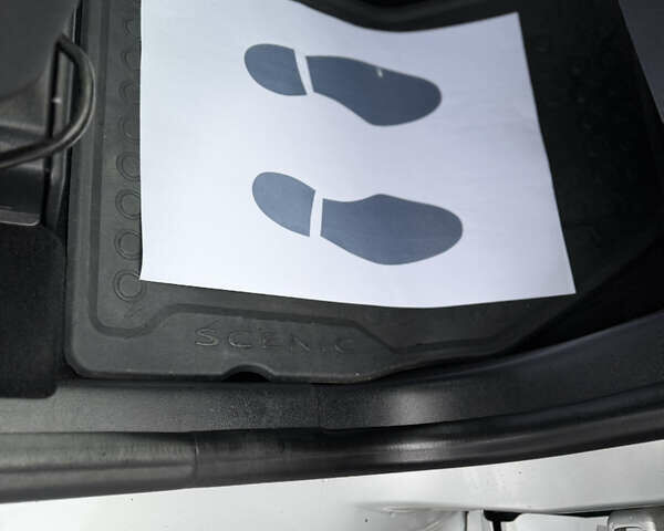 Белый Рено Сценик, объемом двигателя 1.46 л и пробегом 198 тыс. км за 9200 $, фото 87 на Automoto.ua