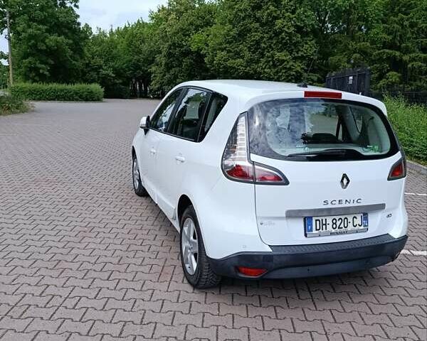 Белый Рено Сценик, объемом двигателя 1.46 л и пробегом 258 тыс. км за 8700 $, фото 3 на Automoto.ua