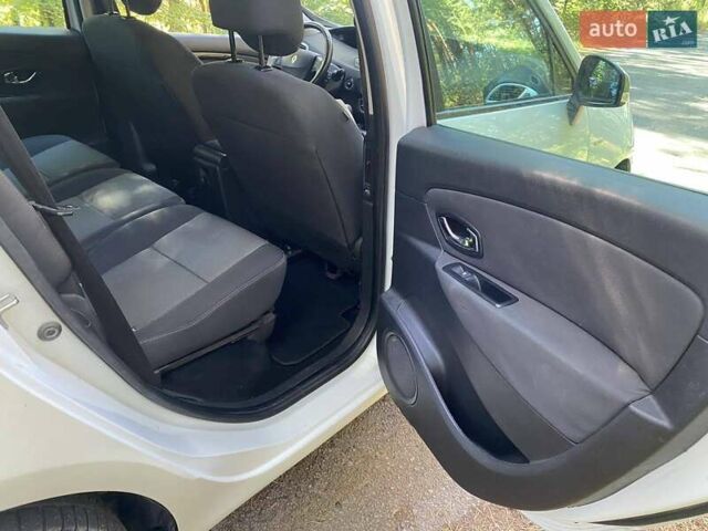 Білий Рено Сценік, об'ємом двигуна 1.46 л та пробігом 235 тис. км за 7600 $, фото 15 на Automoto.ua