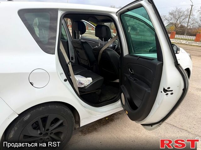 Белый Рено Сценик, объемом двигателя 1.5 л и пробегом 265 тыс. км за 6800 $, фото 9 на Automoto.ua