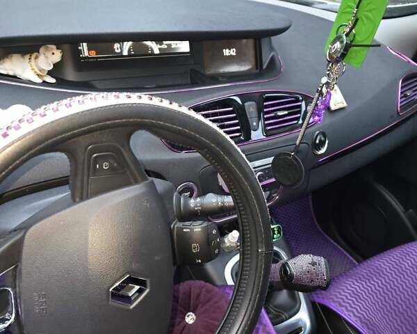 Рено Сценик 2014 в Ровно на Automoto.ua Белый Рено Сценик, объемом двигателя 1.5 л и пробегом 220 тыс. км за 11800 $, фото 7 на Automoto.ua