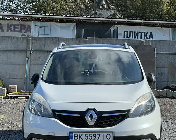 Белый Рено Сценик, объемом двигателя 1.6 л и пробегом 241 тыс. км за 9990 $, фото 6 на Automoto.ua
