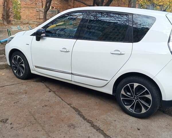 Рено Сценик 2015 в Львове на Automoto.ua Белый Рено Сценик, объемом двигателя 1.5 л и пробегом 190 тыс. км за 10000 $, фото 8 на Automoto.ua