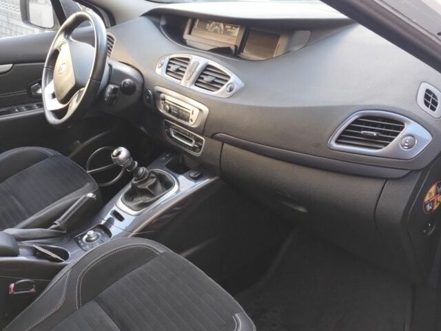 Белый Рено Сценик, объемом двигателя 1.5 л и пробегом 300 тыс. км за 10900 $, фото 3 на Automoto.ua