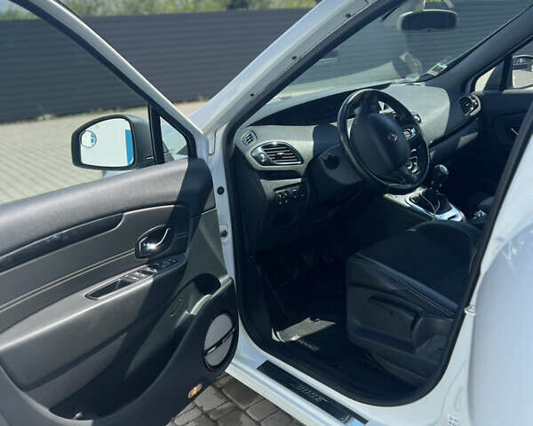 Білий Рено Сценік, об'ємом двигуна 1.6 л та пробігом 184 тис. км за 10900 $, фото 10 на Automoto.ua