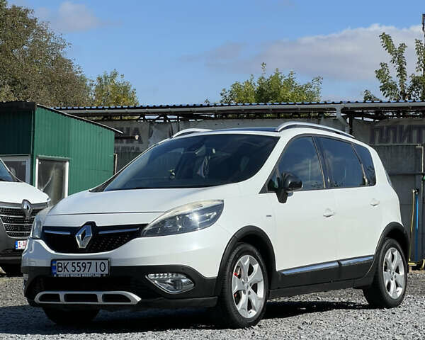 Белый Рено Сценик, объемом двигателя 1.6 л и пробегом 241 тыс. км за 9990 $, фото 1 на Automoto.ua