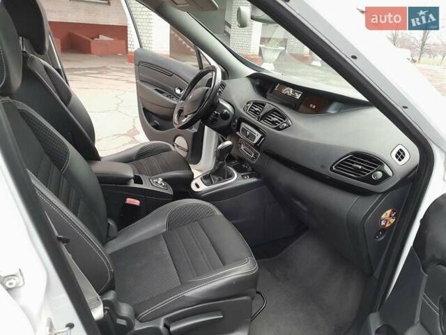 Белый Рено Сценик, объемом двигателя 1.46 л и пробегом 238 тыс. км за 10700 $, фото 2 на Automoto.ua