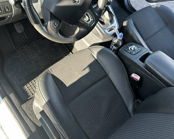 Білий Рено Сценік, об'ємом двигуна 1.46 л та пробігом 172 тис. км за 8150 $, фото 11 на Automoto.ua