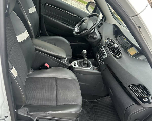 Белый Рено Сценик, объемом двигателя 1.46 л и пробегом 172 тыс. км за 8750 $, фото 10 на Automoto.ua