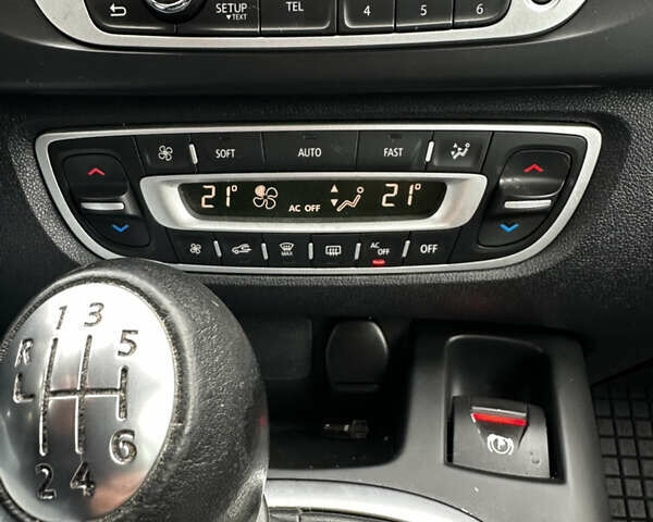 Белый Рено Сценик, объемом двигателя 1.46 л и пробегом 171 тыс. км за 8900 $, фото 13 на Automoto.ua