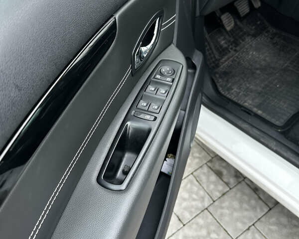 Белый Рено Сценик, объемом двигателя 1.46 л и пробегом 171 тыс. км за 8900 $, фото 11 на Automoto.ua