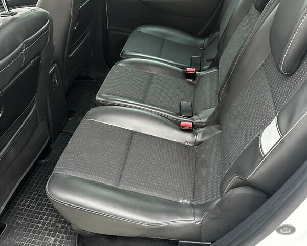 Белый Рено Сценик, объемом двигателя 1.46 л и пробегом 171 тыс. км за 8900 $, фото 10 на Automoto.ua