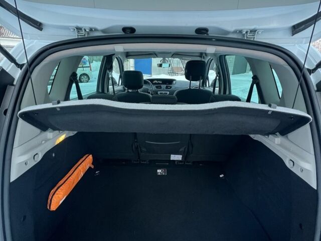 Білий Рено Сценік, об'ємом двигуна 1.5 л та пробігом 238 тис. км за 10600 $, фото 23 на Automoto.ua