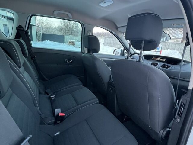 Білий Рено Сценік, об'ємом двигуна 1.5 л та пробігом 238 тис. км за 10600 $, фото 20 на Automoto.ua