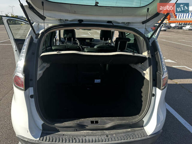 Білий Рено Сценік, об'ємом двигуна 1.46 л та пробігом 172 тис. км за 8150 $, фото 12 на Automoto.ua