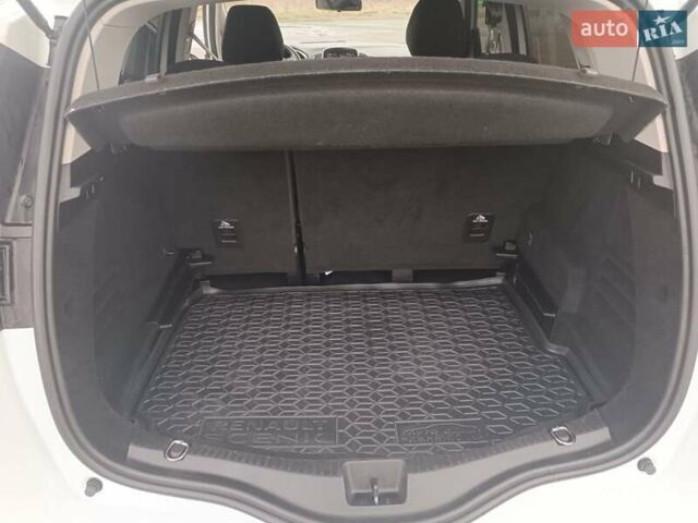 Белый Рено Сценик, объемом двигателя 1.5 л и пробегом 249 тыс. км за 11700 $, фото 27 на Automoto.ua