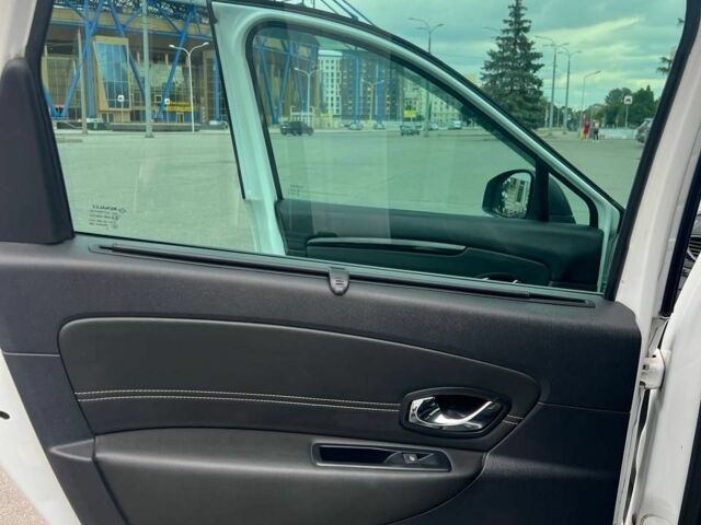 Білий Рено Сценік, об'ємом двигуна 1.46 л та пробігом 330 тис. км за 8900 $, фото 9 на Automoto.ua