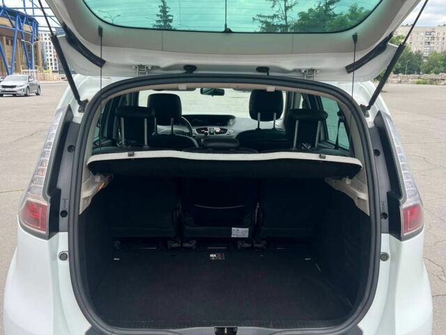 Білий Рено Сценік, об'ємом двигуна 1.46 л та пробігом 330 тис. км за 8900 $, фото 4 на Automoto.ua