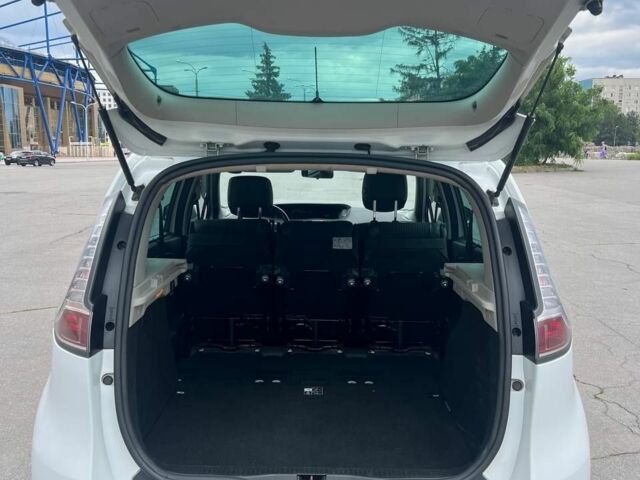 Білий Рено Сценік, об'ємом двигуна 1.46 л та пробігом 330 тис. км за 8900 $, фото 5 на Automoto.ua