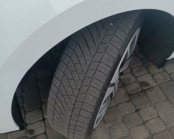 Белый Рено Сценик, объемом двигателя 1.5 л и пробегом 249 тыс. км за 11700 $, фото 28 на Automoto.ua