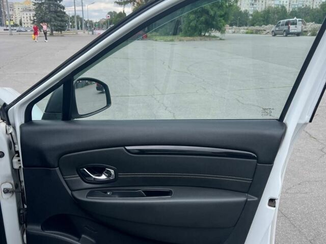 Білий Рено Сценік, об'ємом двигуна 1.46 л та пробігом 330 тис. км за 8900 $, фото 10 на Automoto.ua