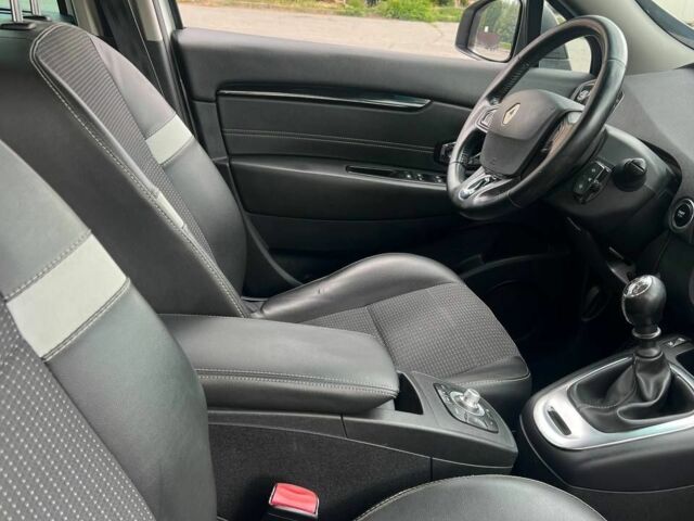 Білий Рено Сценік, об'ємом двигуна 1.46 л та пробігом 330 тис. км за 8900 $, фото 13 на Automoto.ua