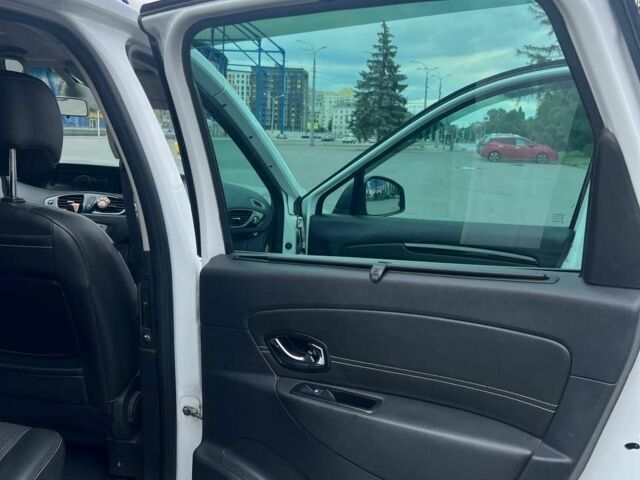 Білий Рено Сценік, об'ємом двигуна 1.46 л та пробігом 330 тис. км за 8900 $, фото 11 на Automoto.ua