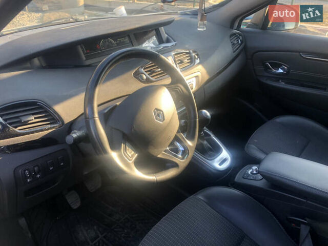 Белый Рено Сценик, объемом двигателя 1.6 л и пробегом 270 тыс. км за 11500 $, фото 13 на Automoto.ua