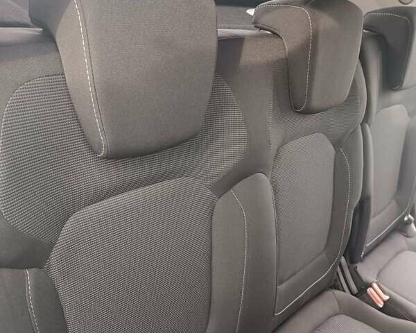 Белый Рено Сценик, объемом двигателя 1.46 л и пробегом 248 тыс. км за 11800 $, фото 15 на Automoto.ua