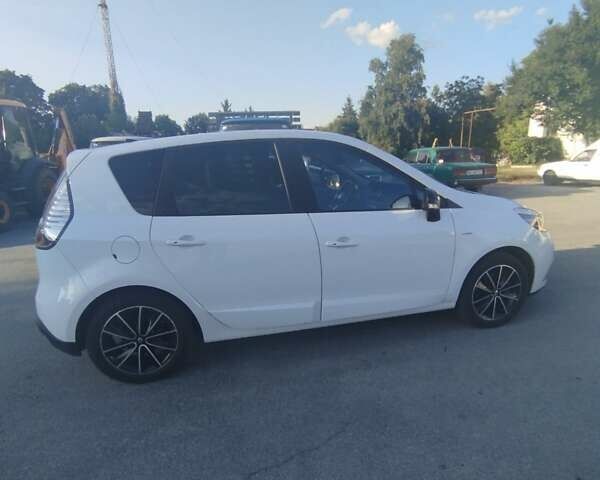 Белый Рено Сценик, объемом двигателя 1.5 л и пробегом 190 тыс. км за 10600 $, фото 5 на Automoto.ua