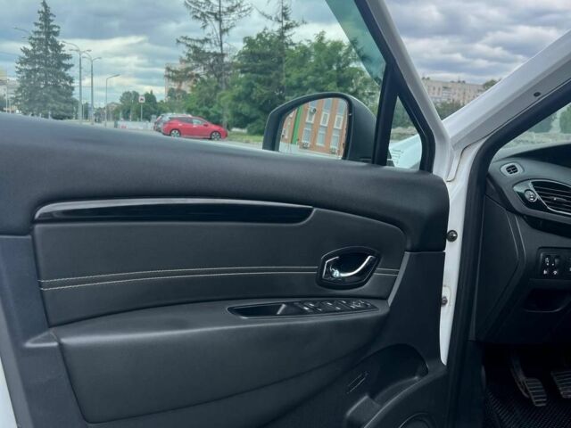 Білий Рено Сценік, об'ємом двигуна 1.46 л та пробігом 330 тис. км за 8900 $, фото 8 на Automoto.ua