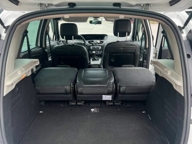 Білий Рено Сценік, об'ємом двигуна 1.46 л та пробігом 330 тис. км за 8900 $, фото 6 на Automoto.ua